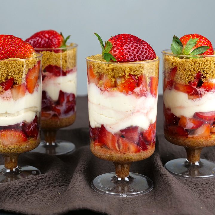 No Bake Strawberry Cheesecake Cups / Strawberry Ricotta Dessert
