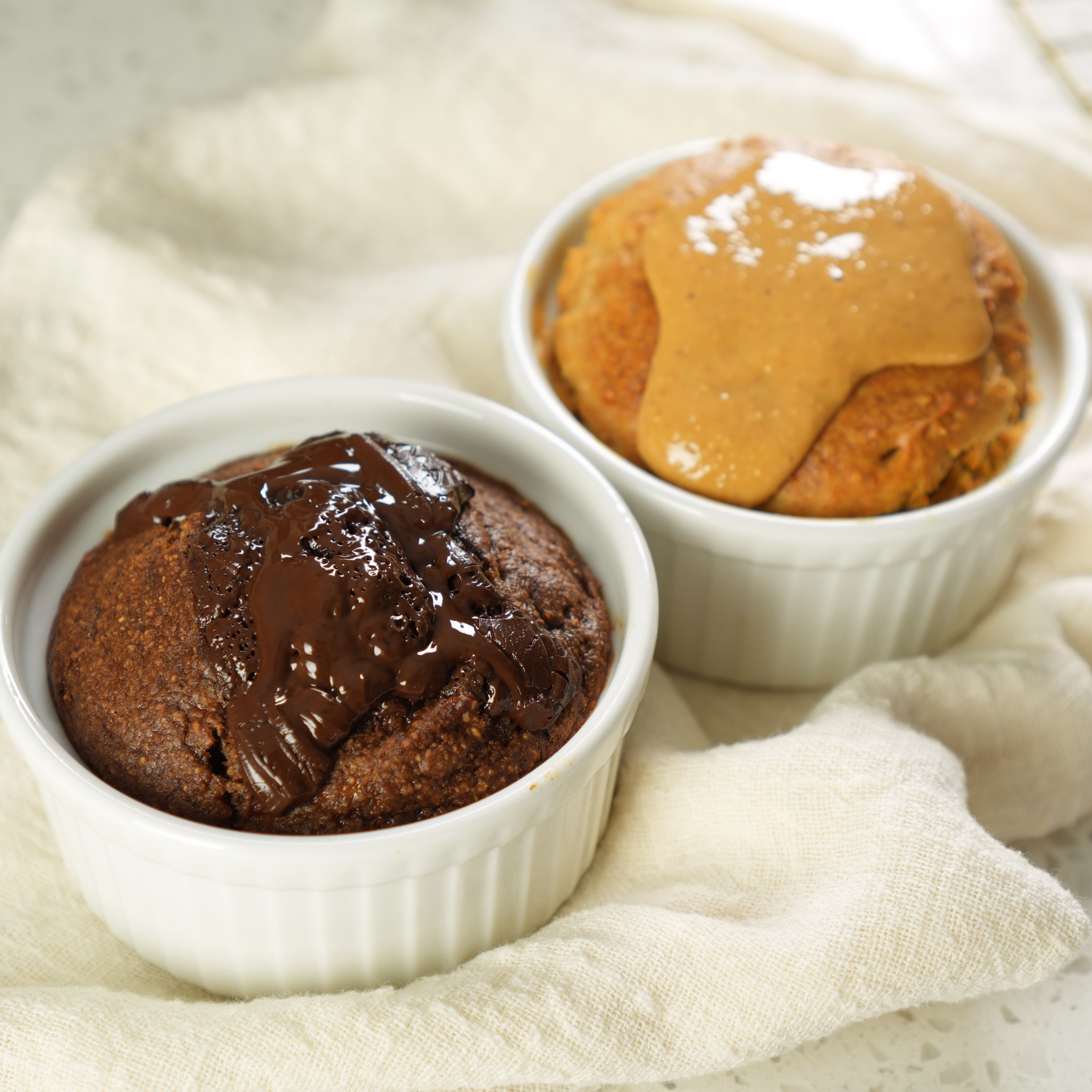 4-Ingredient Air Fryer Mug Cakes – No Added Sugar, No Eggs, No Dairy